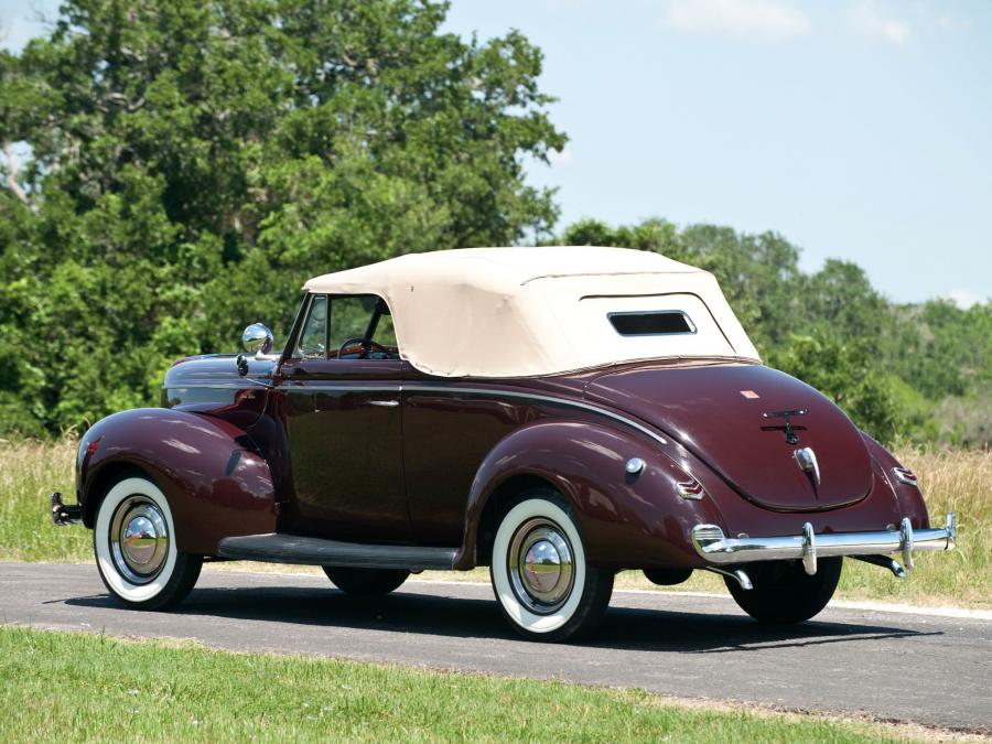  Ford V8 Deluxe Convertible Coupe 1940 года  (фото 11 из 26)